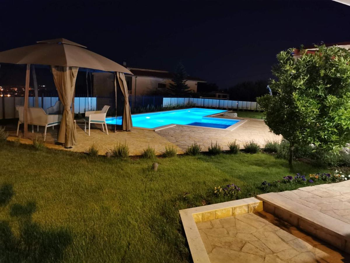 Villa Mater - Luxuriously Equipped Villa With A 15M Long Swimming Pool Zrnovnica Экстерьер фото