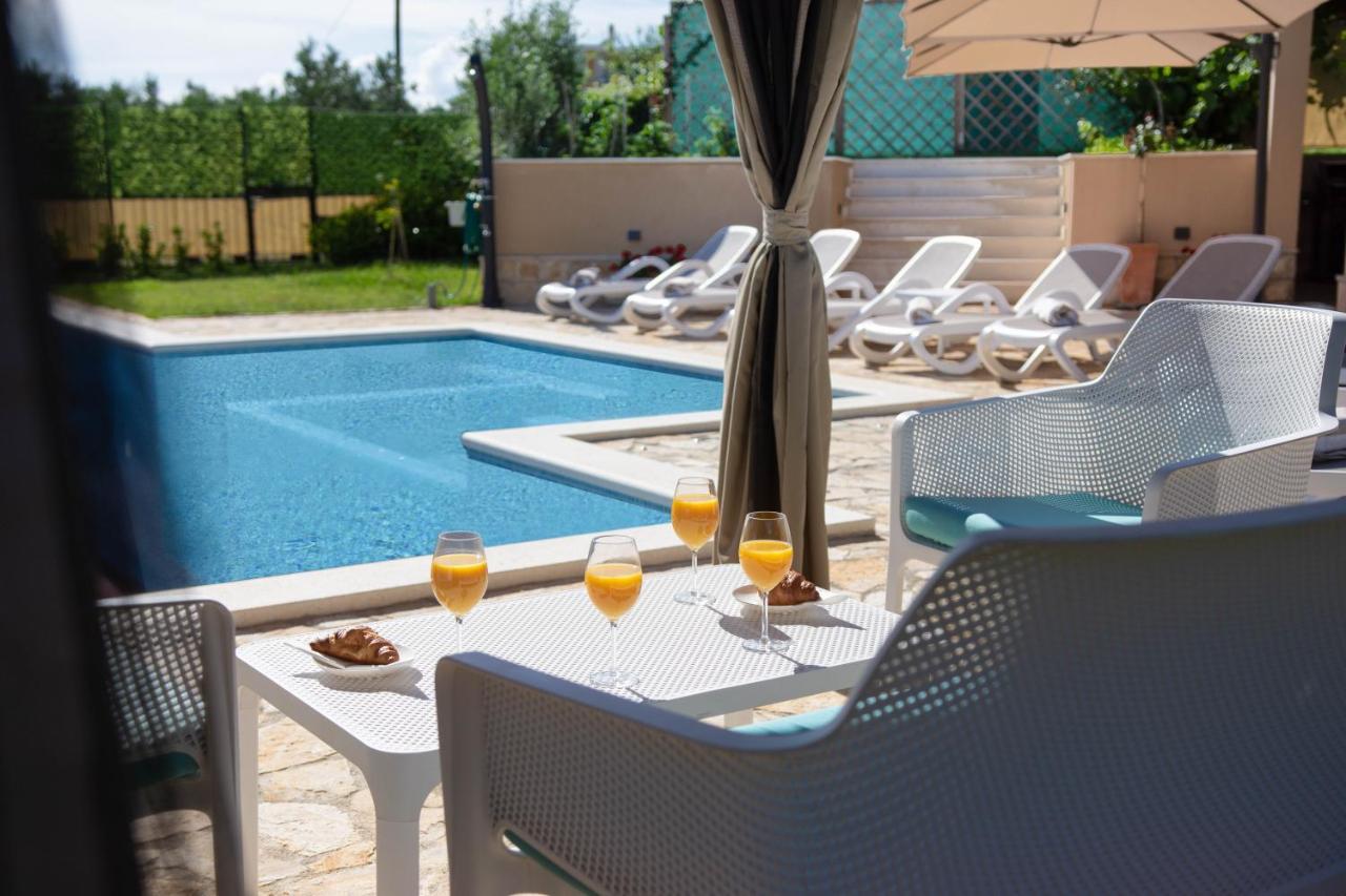 Villa Mater - Luxuriously Equipped Villa With A 15M Long Swimming Pool Zrnovnica Экстерьер фото