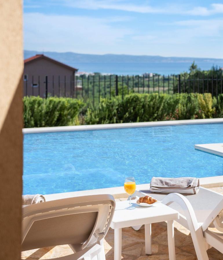 Villa Mater - Luxuriously Equipped Villa With A 15M Long Swimming Pool Zrnovnica Экстерьер фото
