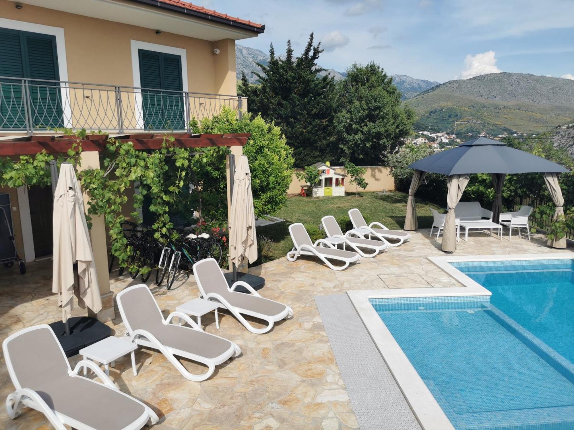 Villa Mater - Luxuriously Equipped Villa With A 15M Long Swimming Pool Zrnovnica Экстерьер фото