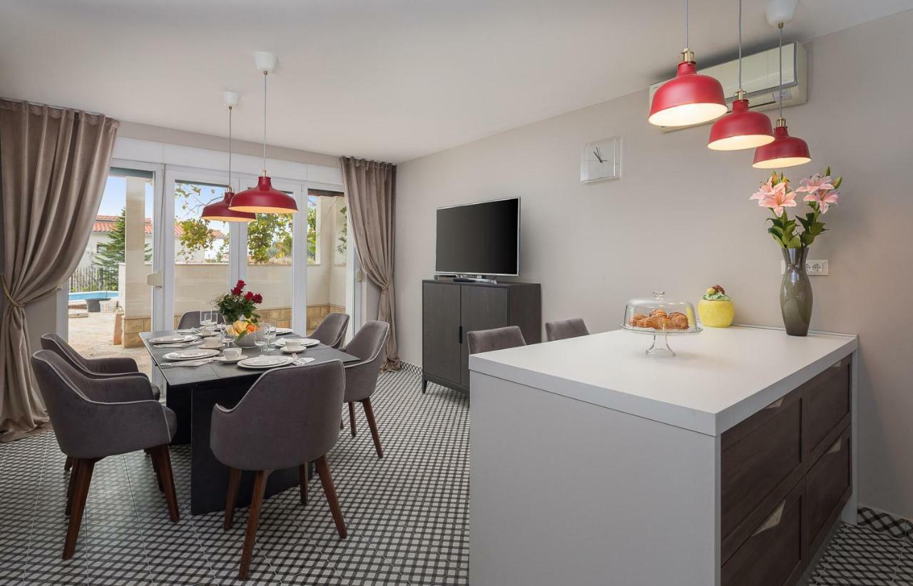 Villa Mater - Luxuriously Equipped Villa With A 15M Long Swimming Pool Zrnovnica Экстерьер фото